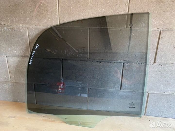 Стекло заднее левое Skoda Roomster