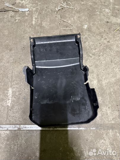 Крышка аккумулятора ford Focus 2