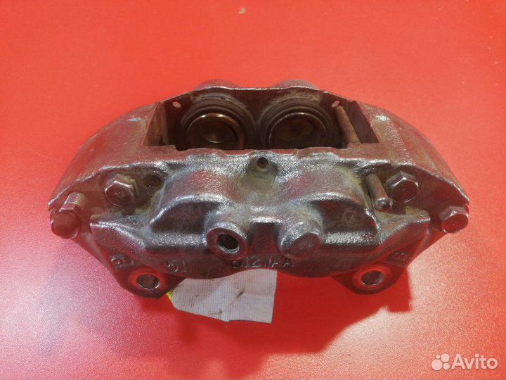 Суппорт передний правый Toyota Hilux Pick Up KUN25