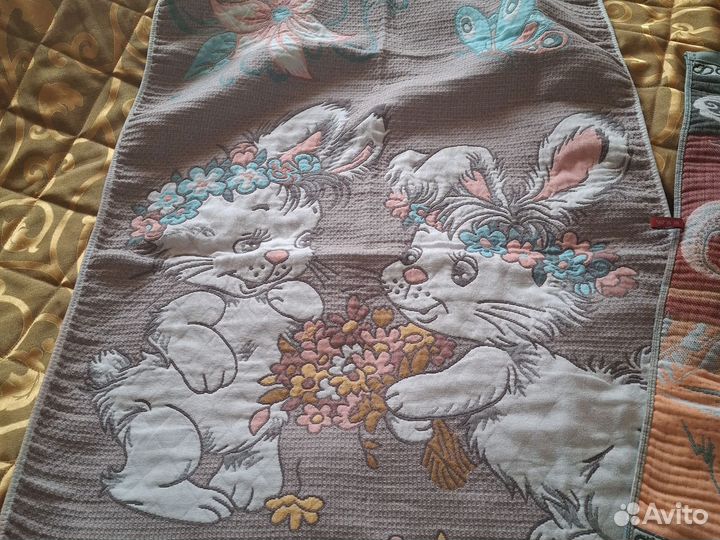 Полотенца лотом