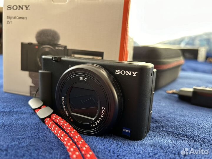 Камера Sony ZV-1 + кейс + карта памяти + ремешок