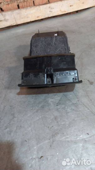 Бардачок Toyota Avensis Verso 2001