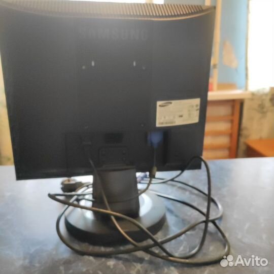 Монитор Samsung syncmaster720n