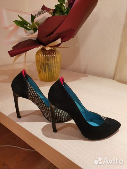 Туфли на высоком каблуке(брендовые)
