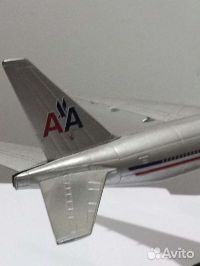 Настольная модель самалета Боинг