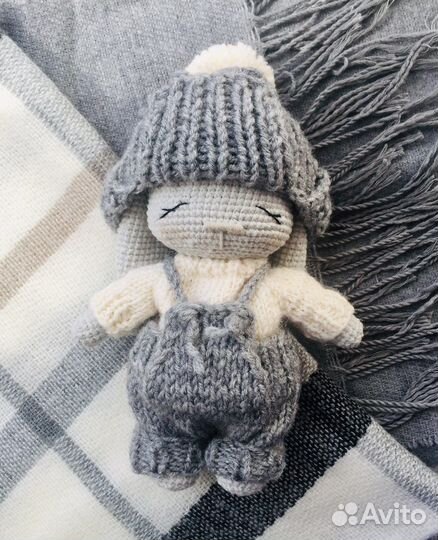 Вязаная игрушка «Зайка»