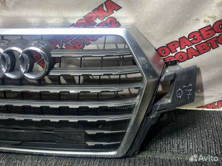 Решетка радиатора audi q7 4m