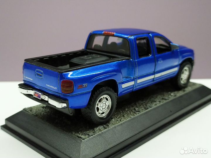 1:43 Chevrolet Silverado 1999