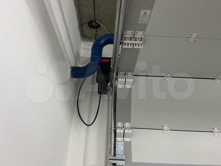 Машиноместо, > 30 м²