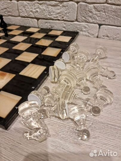 Шахматы ручной работы из смолы и дерева