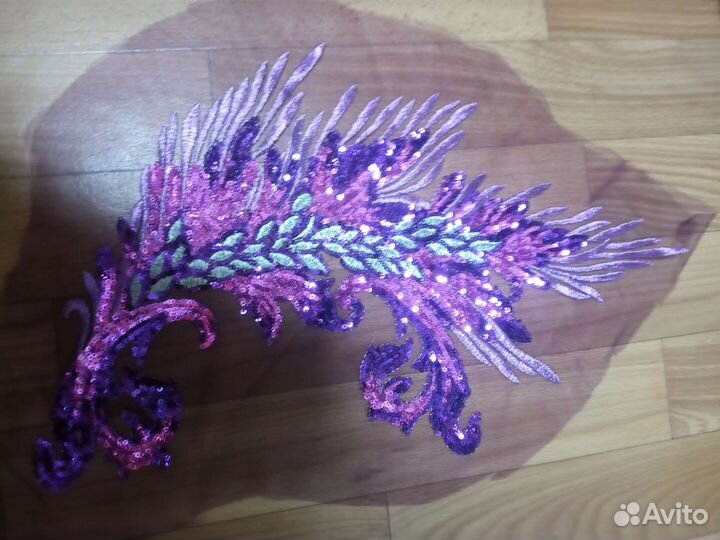 Нашивка-апликация на ткани