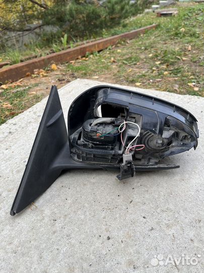 Боковое зеркало