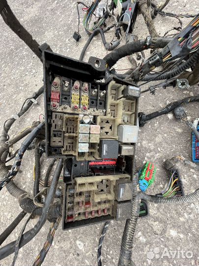 Монтажный блок проводка под капот Форд Фокус 2
