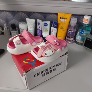 Продам детскую обувь