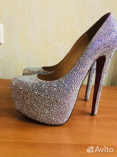 Туфли Christian Louboutin Daffodile Swarovski ориг