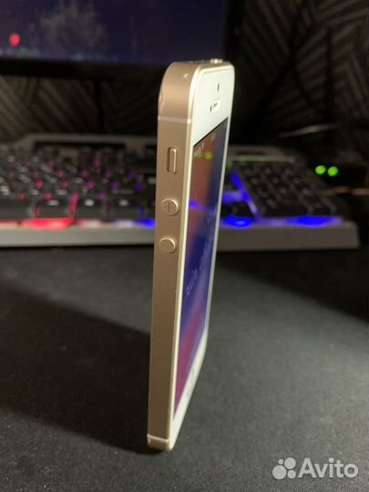 iPhone SE, 32 ГБ