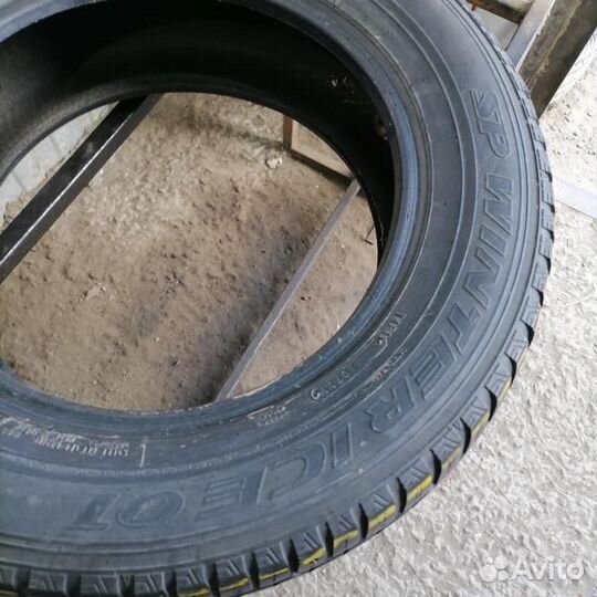 Dunlop SP Winter Ice 01 215/60 R16