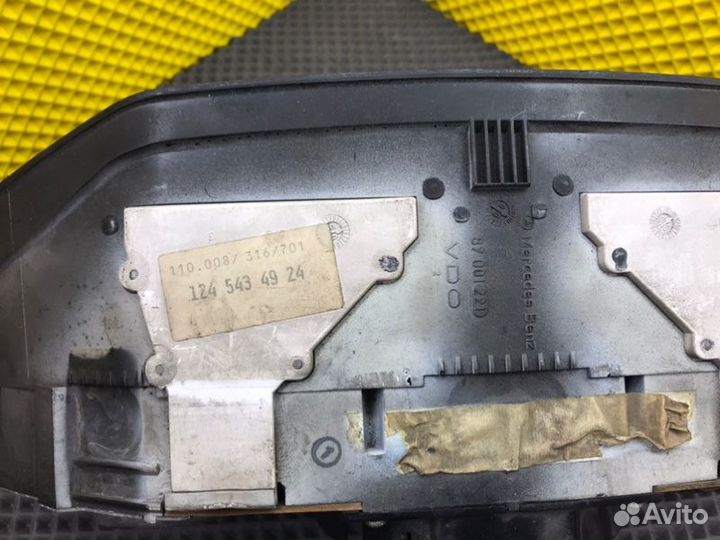 Щиток приборов Mercedes-Benz E-Class W124 M111 2.0