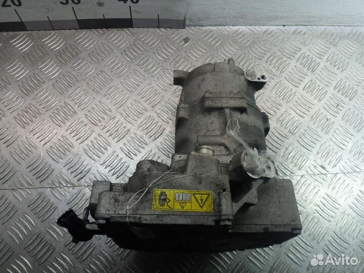 Компрессор системы кондиционирования Mercedes-Benz