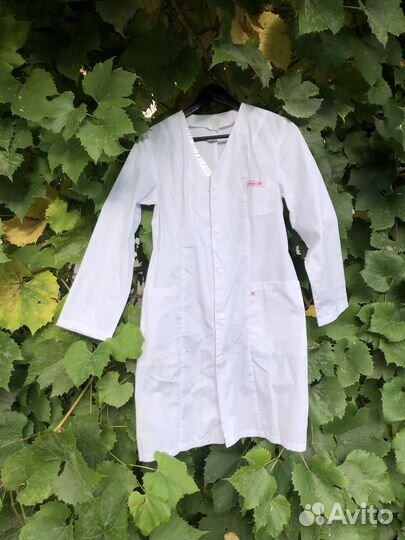 Белый медицинский халат женский с чепчиком