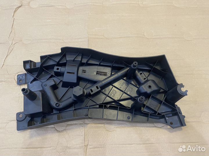 Кронштейн пола багажника правый BMW X5 E53