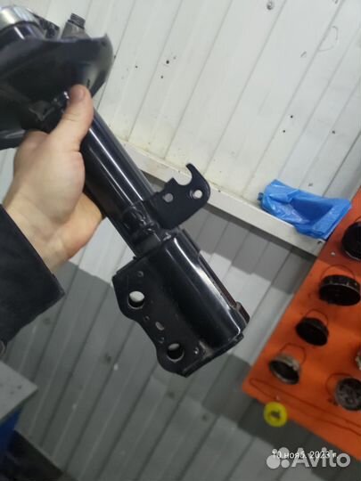 Аммортизатор прав пер Kayaba IX Corolla e120, e130