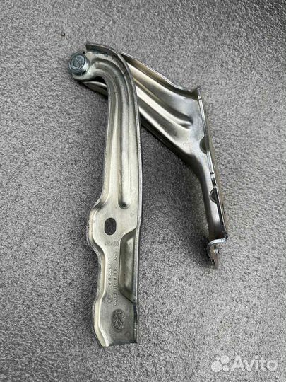 Петля капота правая Skoda Octavia A7