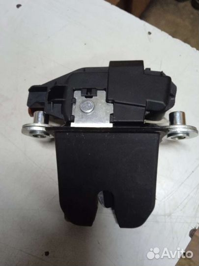 Замок багажника skoda roomster