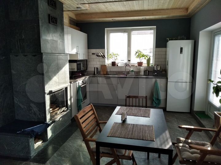 Коттедж 202 м² на участке 10 сот.