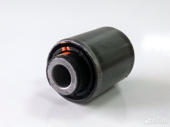 Сайлентблок задней цапфы Tribeca