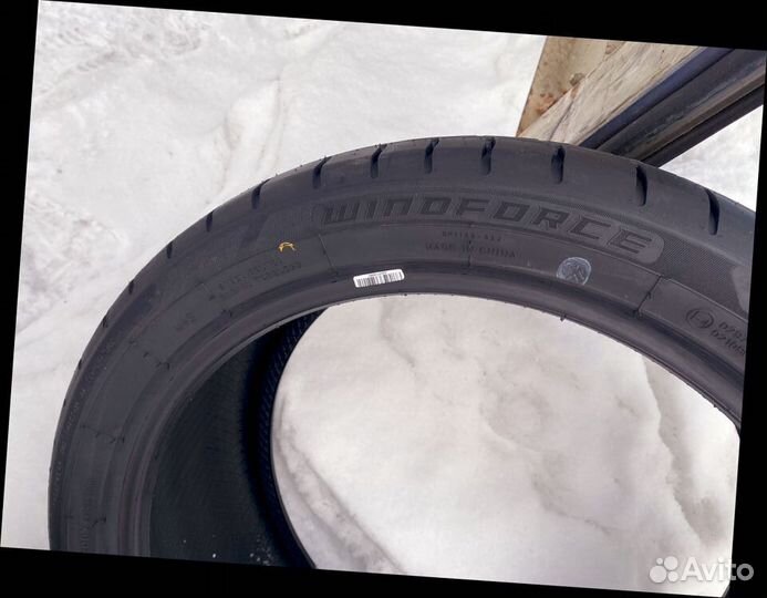 Windforce Catchfors UHP 275/35 R19