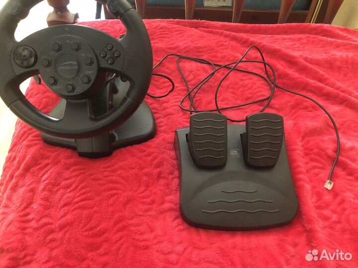 Игровой руль с педалями