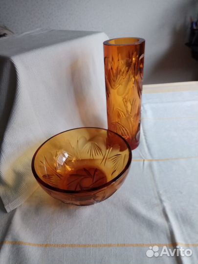 Вазы цветного стекла для цветов и фруктов