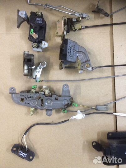 Замки и запчасти задней правой двери Спейс раннер