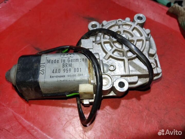 Мотор стеклоподъемника передний левый Audi 100