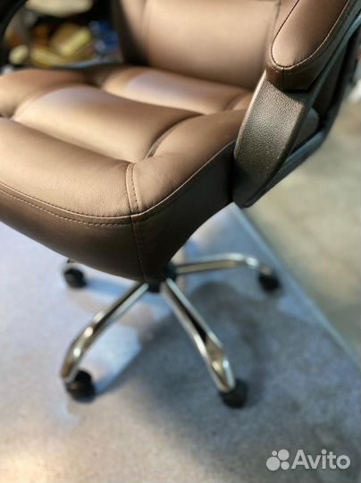 Офисное кресло