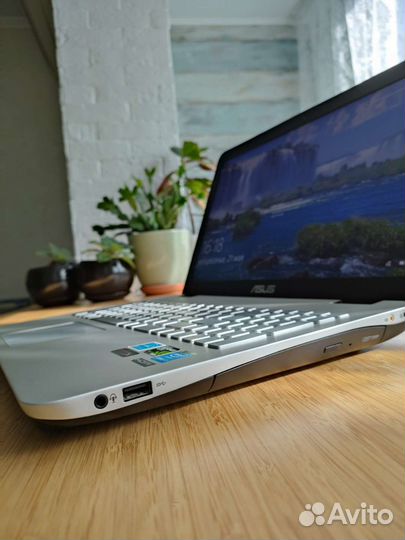 Ноутбук Asus
