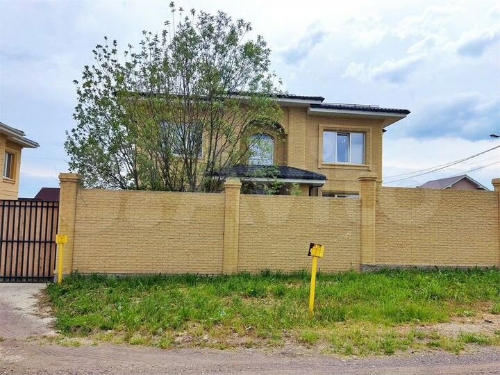 Дом 193,3 м² на участке 4,5 сот.