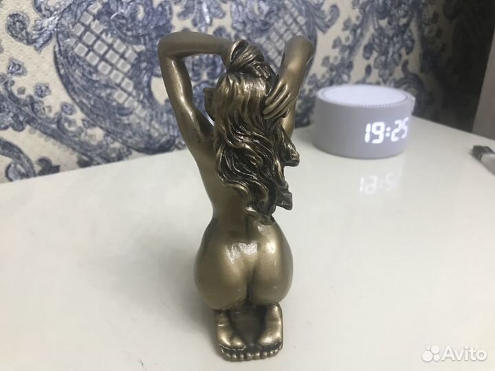 Статуэтка девушки