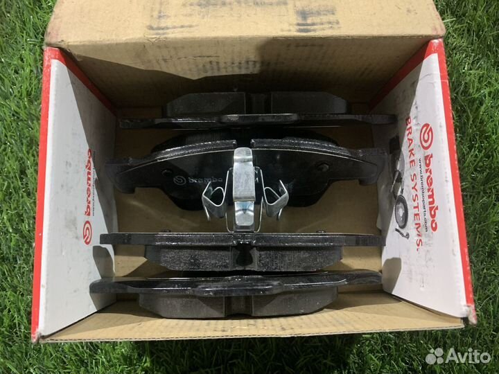 Колодки тормозные задние Brembo P50064