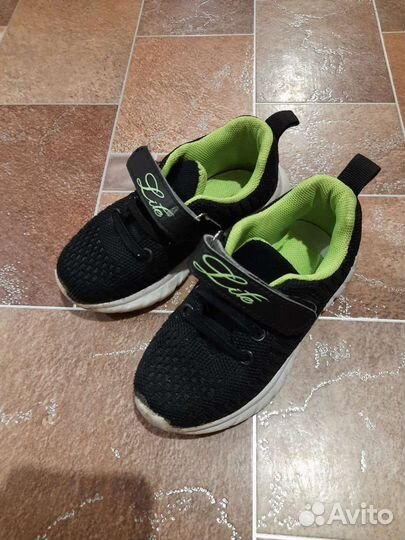 Кроссовки детские