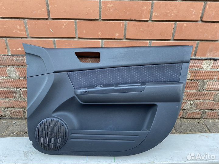 Обшивка двери передней левой Hyundai Getz