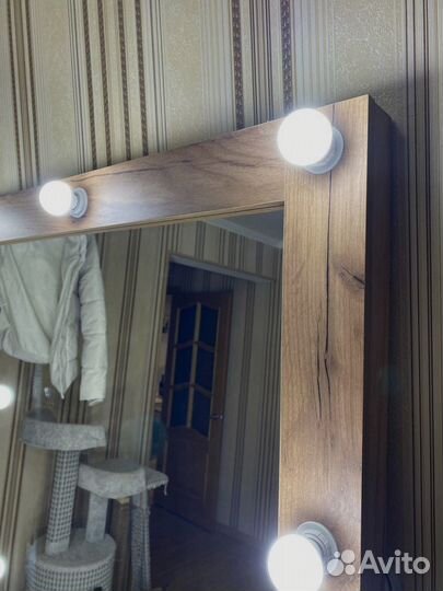 Зеркало с лампочками