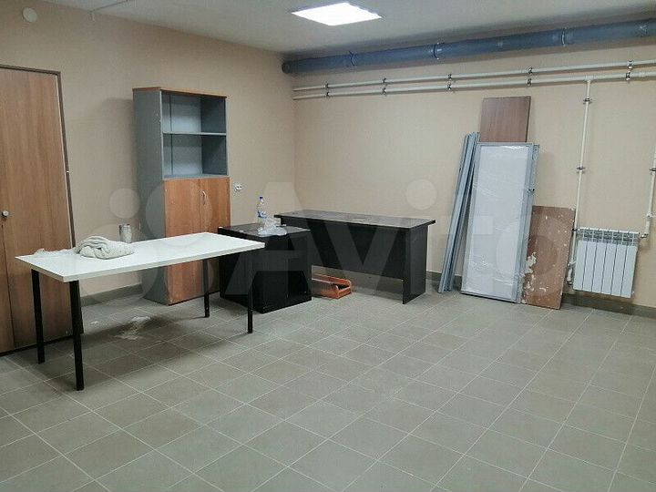 Помещение с арендаторами, 215 м²