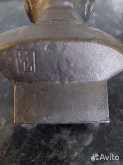 Бюст Ленина