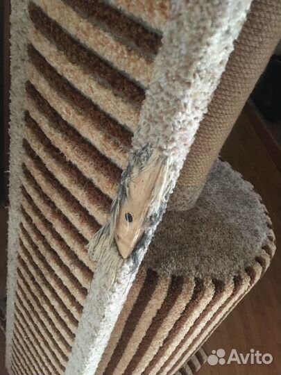 Кошачий домик с когтеточкой