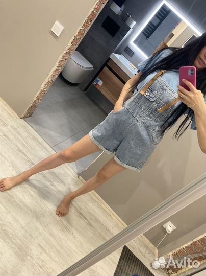 Джинсовый комбинезон с шортами