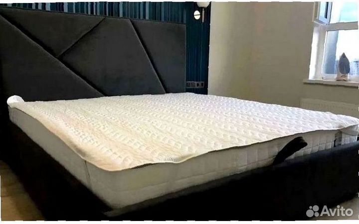 Кровать с мягким изголовьем