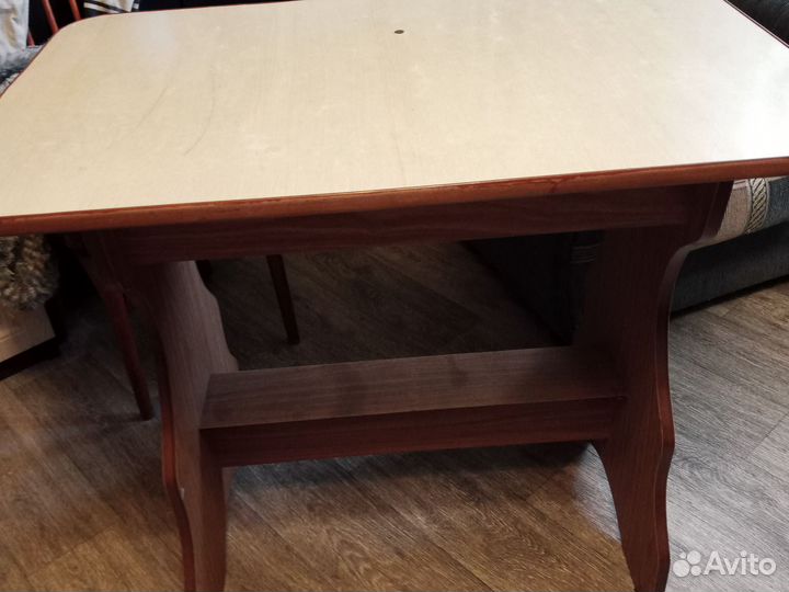 Кухонный стол