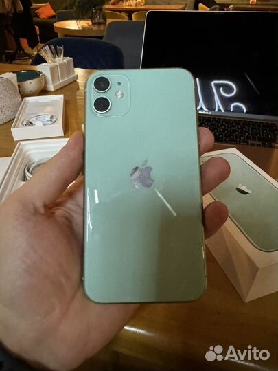 iPhone 11, 64 ГБ